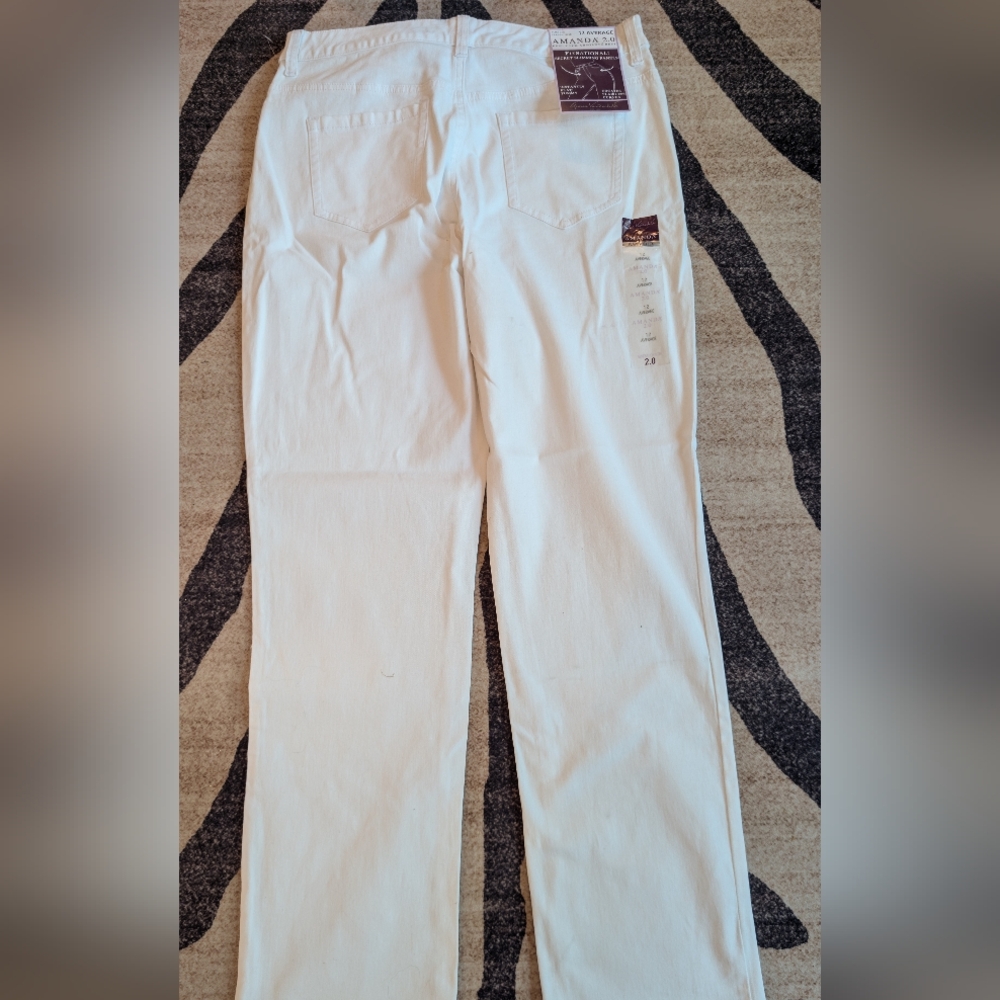 Gloria Vanderbilt Classic White Jeans - Picture 2 of 4